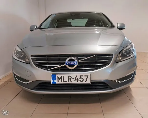 Volvo S60 D2 Momentum Image 2