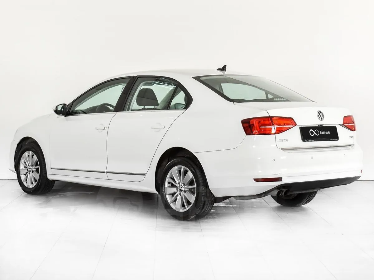 Volkswagen Jetta Image 2